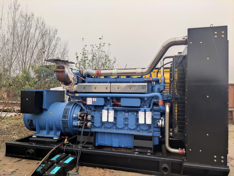 滨海柴油发电机组更换机油时，应遵循哪些步骤？